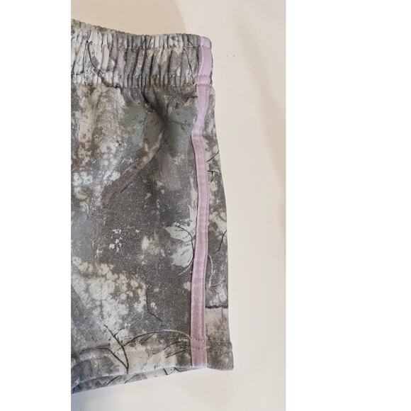 Women Camo Sweat Shorts - Picture 4 of 4